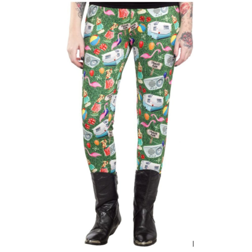 Sourpuss Funny Kitsch Vintage Trailer Park Leggings Campy Flamingos RARE NWT